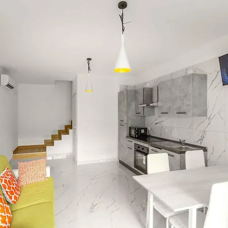 With Pool In 54749 Apartman *
