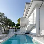 With Pool In 54749