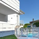 Апартаменты With Pool In 54749