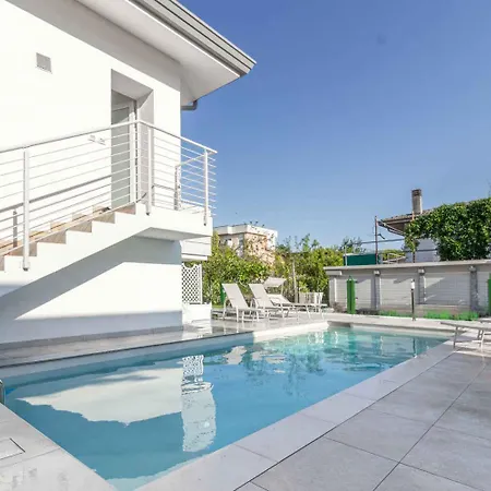 Διαμέρισμα With Pool In 54749